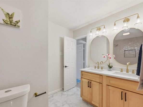 2709  Quail Ridge Drive , Carrollton Texas 75006