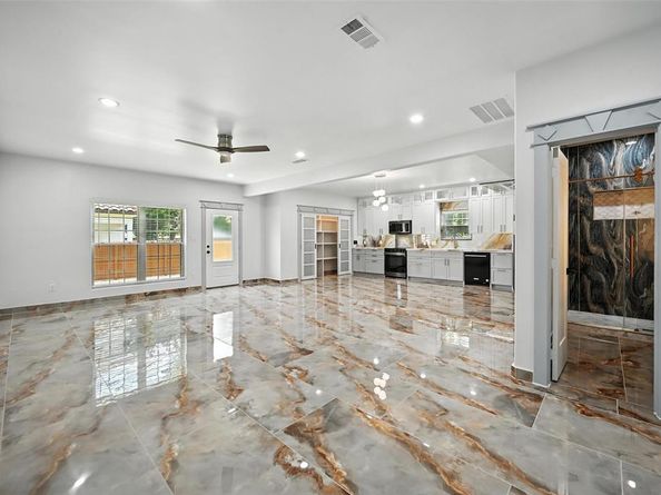 934  Elwood Road , Irving Texas 75061