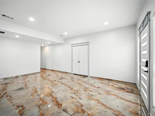 934  Elwood Road , Irving Texas 75061