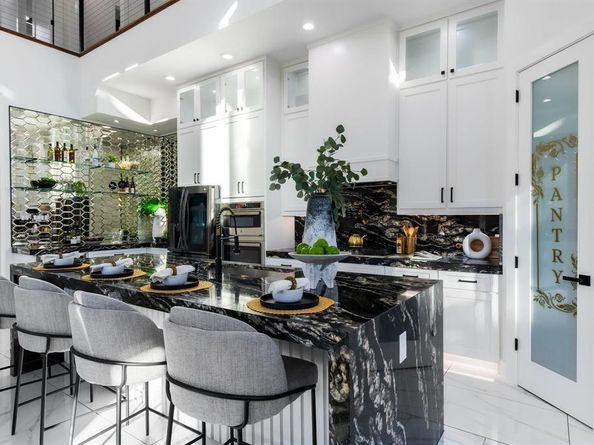 3351  Sylvan Avenue , Dallas Texas 75212