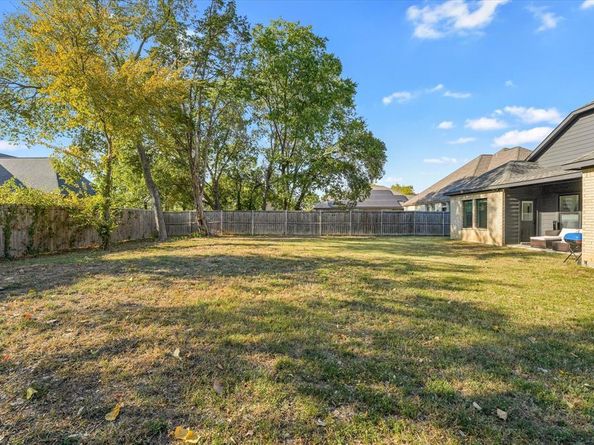 2915  Ames Road , Lancaster Texas 75134