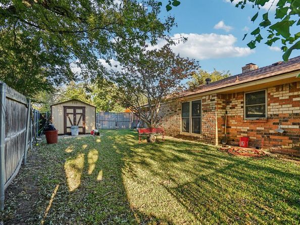 1048  Sherod Drive , DeSoto Texas 75115