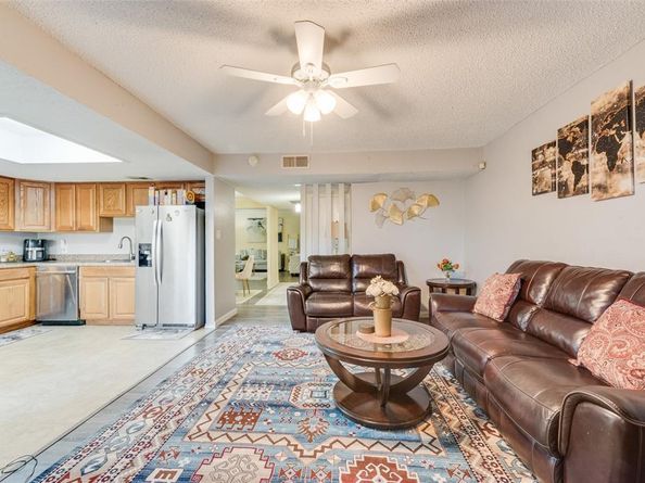 527  Towne House Lane , Richardson Texas 75081