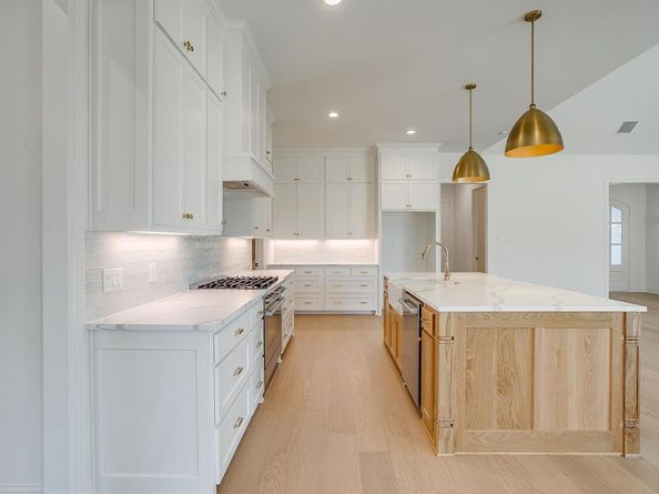 8118  Luanna Hills  , Benbrook Texas 76126