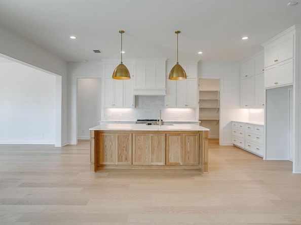 8118  Luanna Hills  , Benbrook Texas 76126