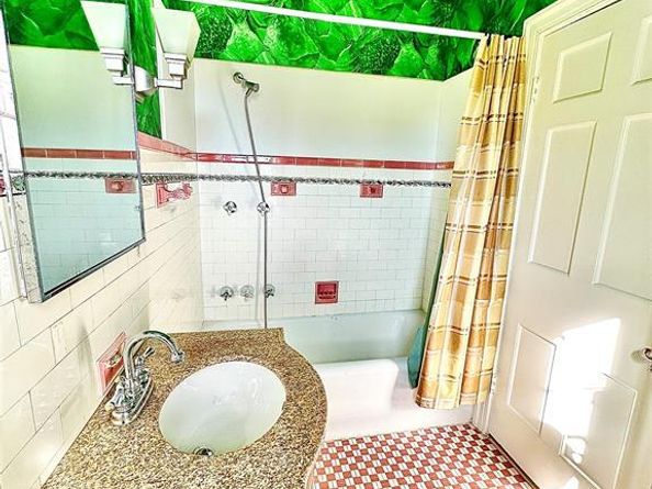 6835  Westlake Avenue , Dallas Texas 75214