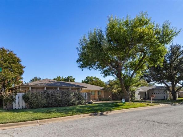 15606  Kingscrest Circle , Dallas Texas 75248