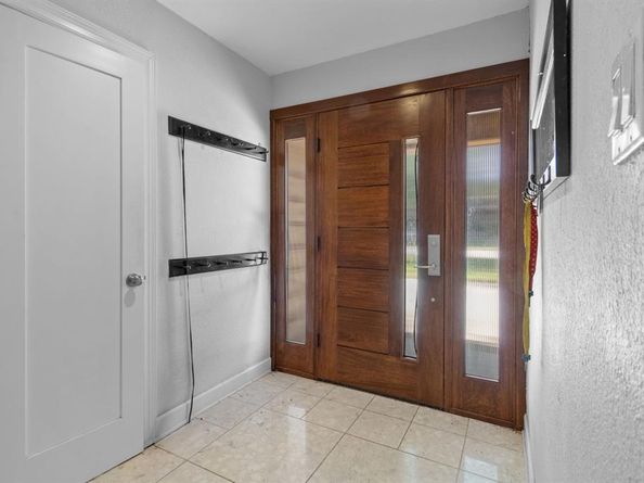 15606  Kingscrest Circle , Dallas Texas 75248