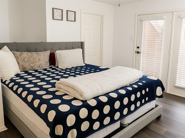 5550  Spring Valley Road  E22, Dallas Texas 75254