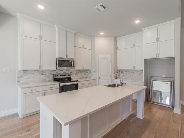 609  Keel Way , Azle Texas 76020