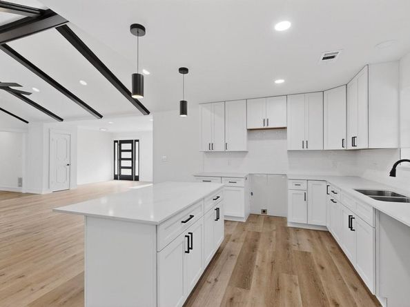 2203  Foxcroft Circle , Denton Texas 76209