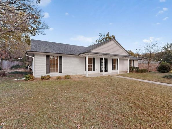 2203  Foxcroft Circle , Denton Texas 76209