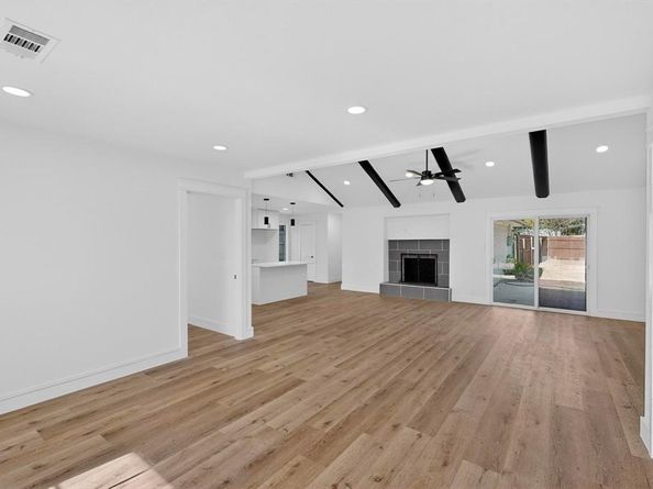 2203  Foxcroft Circle , Denton Texas 76209