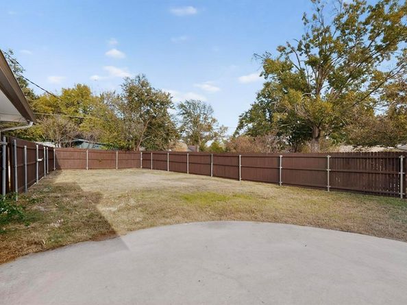 2203  Foxcroft Circle , Denton Texas 76209