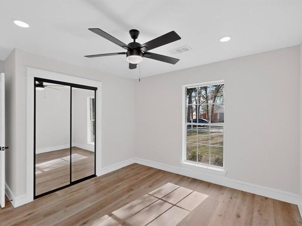 2203  Foxcroft Circle , Denton Texas 76209