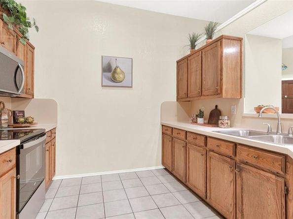 2204  Overview Lane , Garland Texas 75044