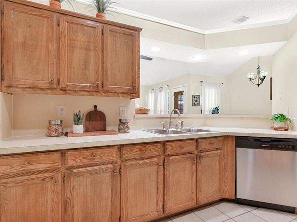 2204  Overview Lane , Garland Texas 75044