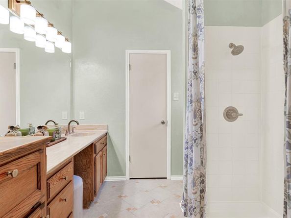 2204  Overview Lane , Garland Texas 75044