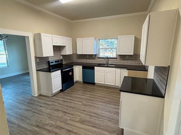 428 N State Street , Lancaster Texas 75146