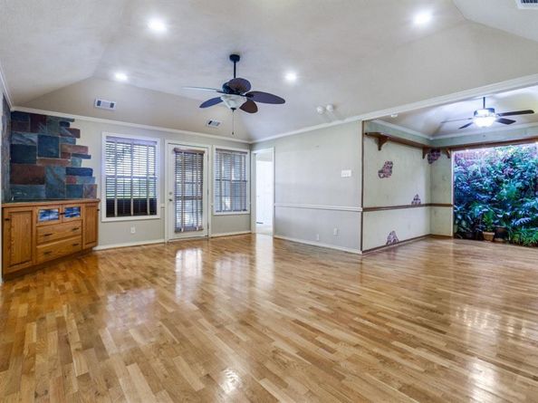 2722  Big Oaks Drive , Garland Texas 75044