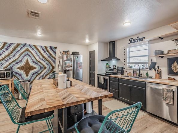 3305  Swan Street , Haltom City Texas 76117