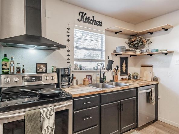 3305  Swan Street , Haltom City Texas 76117