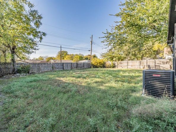 3305  Swan Street , Haltom City Texas 76117