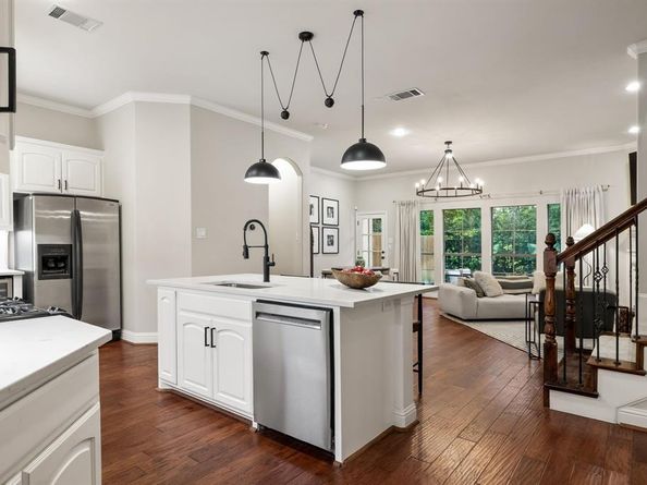 8815  Tudor Place , Dallas Texas 75228