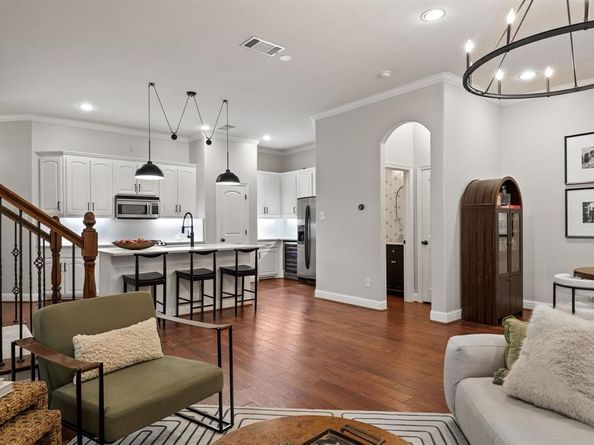 8815  Tudor Place , Dallas Texas 75228