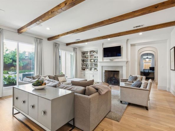 6622  Blue Valley Lane , Dallas Texas 75214