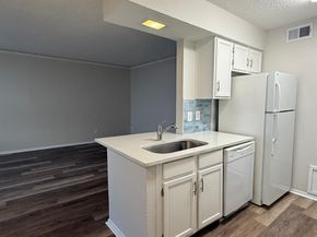 3624  Parkridge Drive  214, Dallas Texas 75234