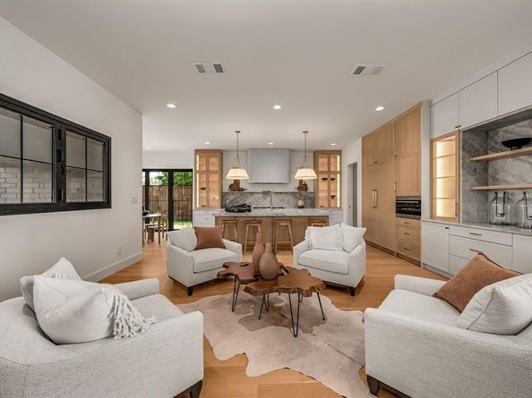 10050  Gooding Drive , Dallas Texas 75229