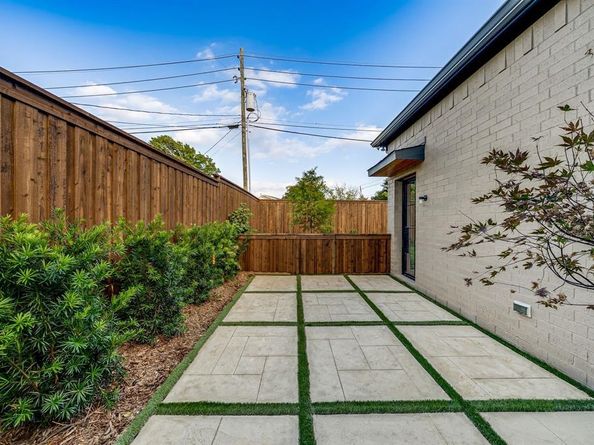 10050  Gooding Drive , Dallas Texas 75229