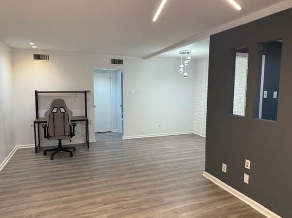 2805  Lineville Drive  203, Farmers Branch Texas 75234