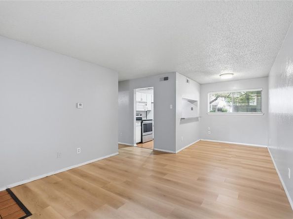 4211  Holland Avenue  105, Dallas Texas 75219