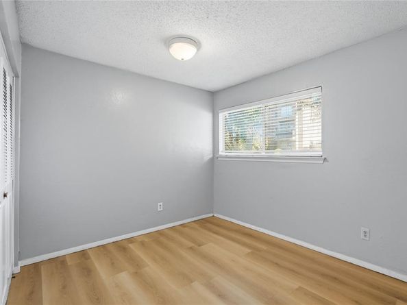 4211  Holland Avenue  105, Dallas Texas 75219