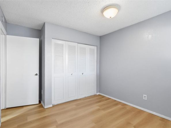 4211  Holland Avenue  105, Dallas Texas 75219