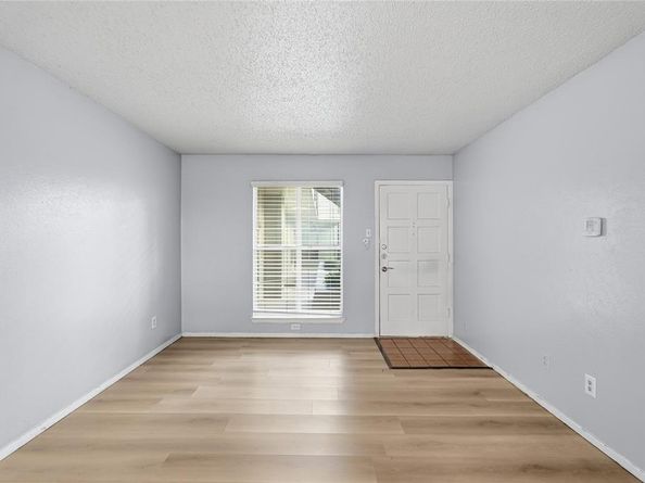 4211  Holland Avenue  105, Dallas Texas 75219