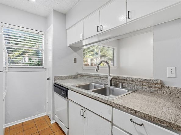 4211  Holland Avenue  105, Dallas Texas 75219