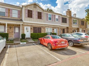 633  Carriagehouse Lane 