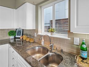 6100 NE 181st Street 4, Kenmore WA 98028