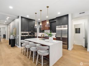 10416 130th Avenue NE, Kirkland WA 98033