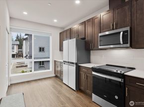 23413 Edmonds Way A2, Edmonds WA 98026