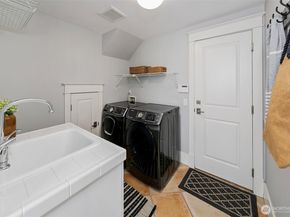 1238 3rd Avenue N, Seattle WA 98109