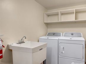 525 W Prospect Street A, Seattle WA 98119