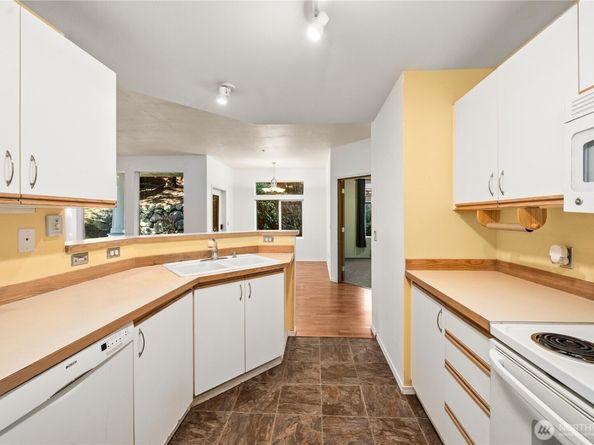 4020 S 222nd Place 101, Kent WA 98032