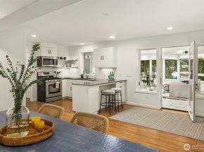 11710 Arrow Point Drive NE, Bainbridge Island WA 98110