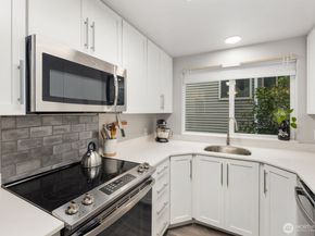1729 18th Avenue 201, Seattle WA 98122