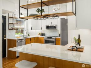 8205 18th Avenue NE, Seattle WA 98115