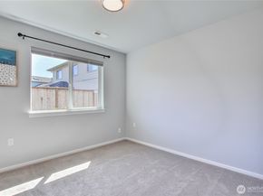 1430 SW 352nd Ct, Federal Way WA 98023